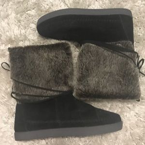 Toms boots worn once